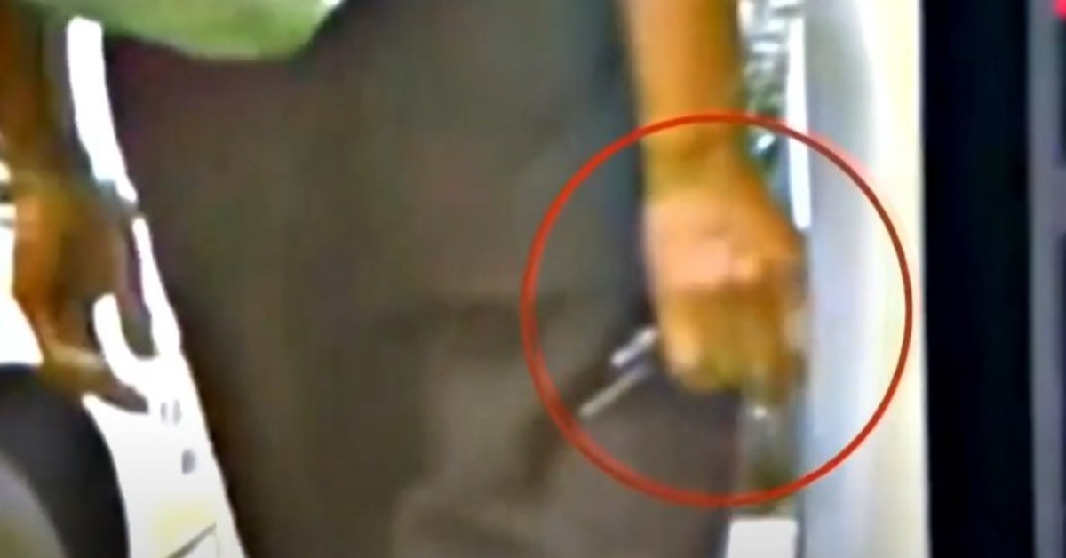 獨家/哨兵模式錄下陌生男惡意刮車 從車頭刮到車尾