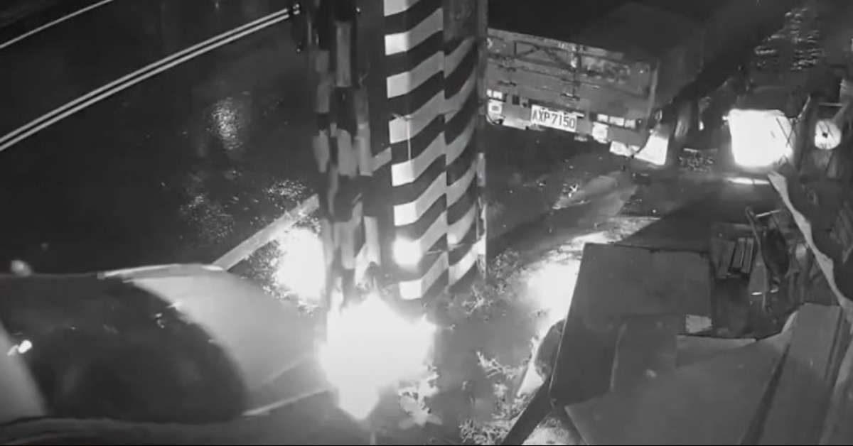 酒駕撞路邊車企圖肇逃 遭攔逮捕 肇事者嚇哭