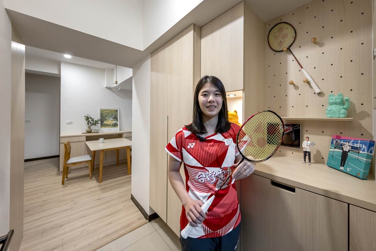 歐德設計「羽球拍洞洞牆」、全室「Order floor超耐磨木地板」，讓宋碩芸很滿意。（圖／業者提供）