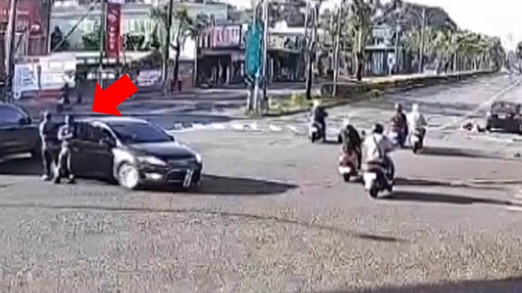 撞機車肇逃1200111