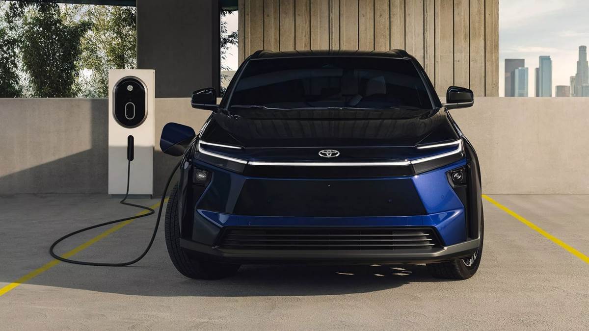 全新bZ配備了NACS充電孔，將可以使用特斯拉超充網路。（圖／豐田提供）