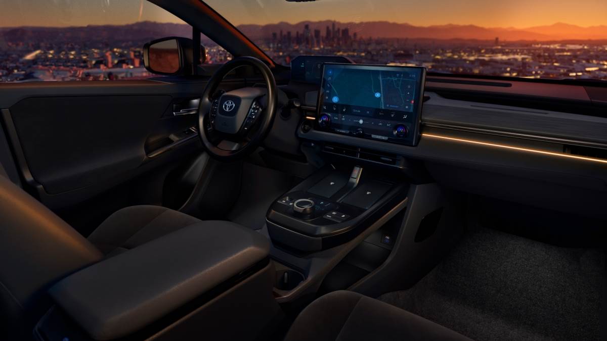 現代化的車輛內裝，其中14吋的中控螢幕讓便利性升級。（圖／豐田提供）