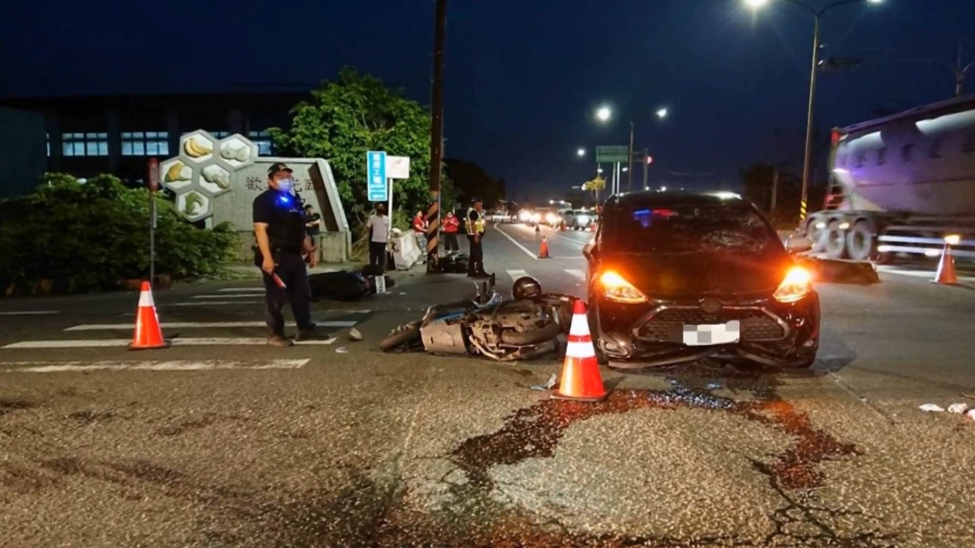 卡拖鞋暴衝2400-1