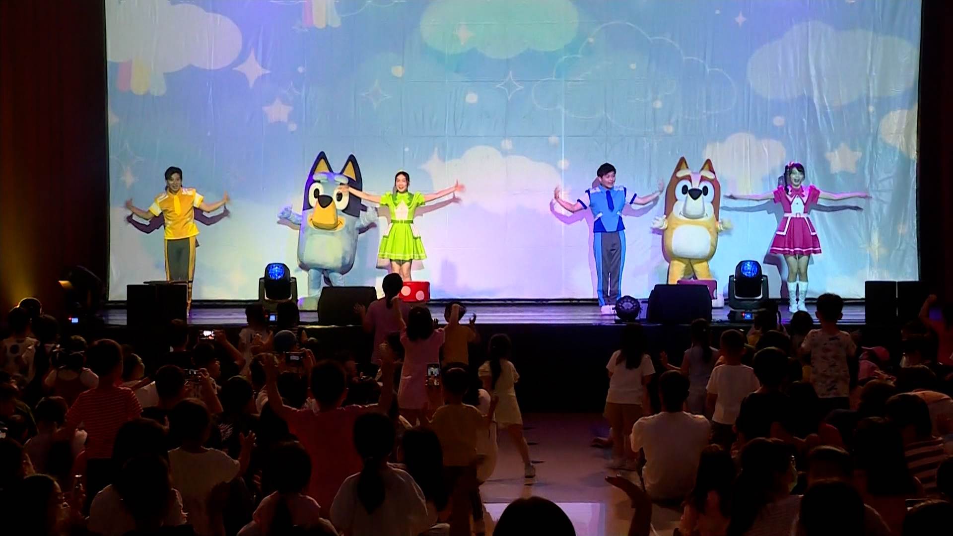 寓教於樂的活動，參與的大小朋友都很開心。（圖／東森新聞）