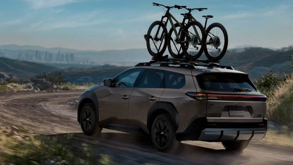 bZ Woodland比起bZ小改款後的車型更大，是一輛旅行車結合休旅車的跨界車型。（圖／豐田提供）