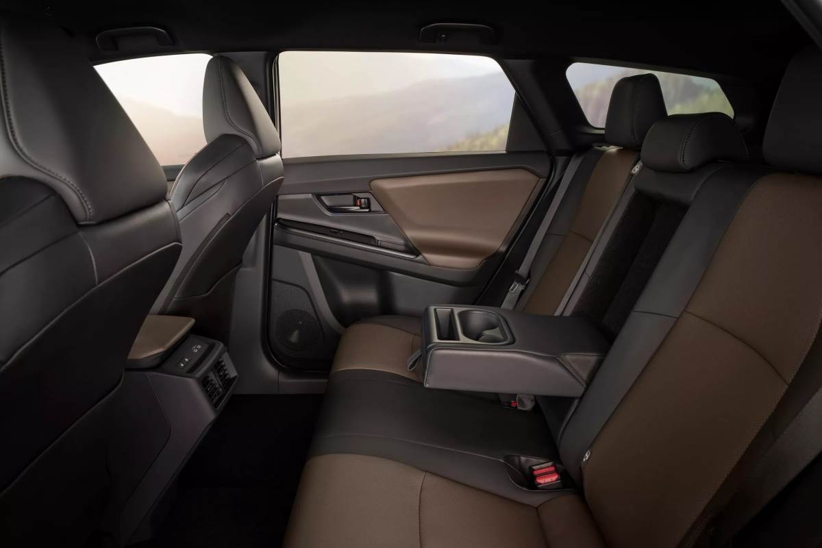 不論是車高、車長都比bZ來的更大，讓整體個空間表現跟著變好。（圖／豐田提供）