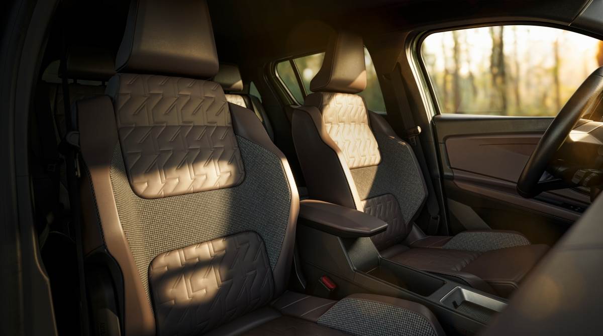 座椅及內裝部分擁有濃厚的復古氛圍，為這輛車增添許多亮點。（圖／雷諾提供）