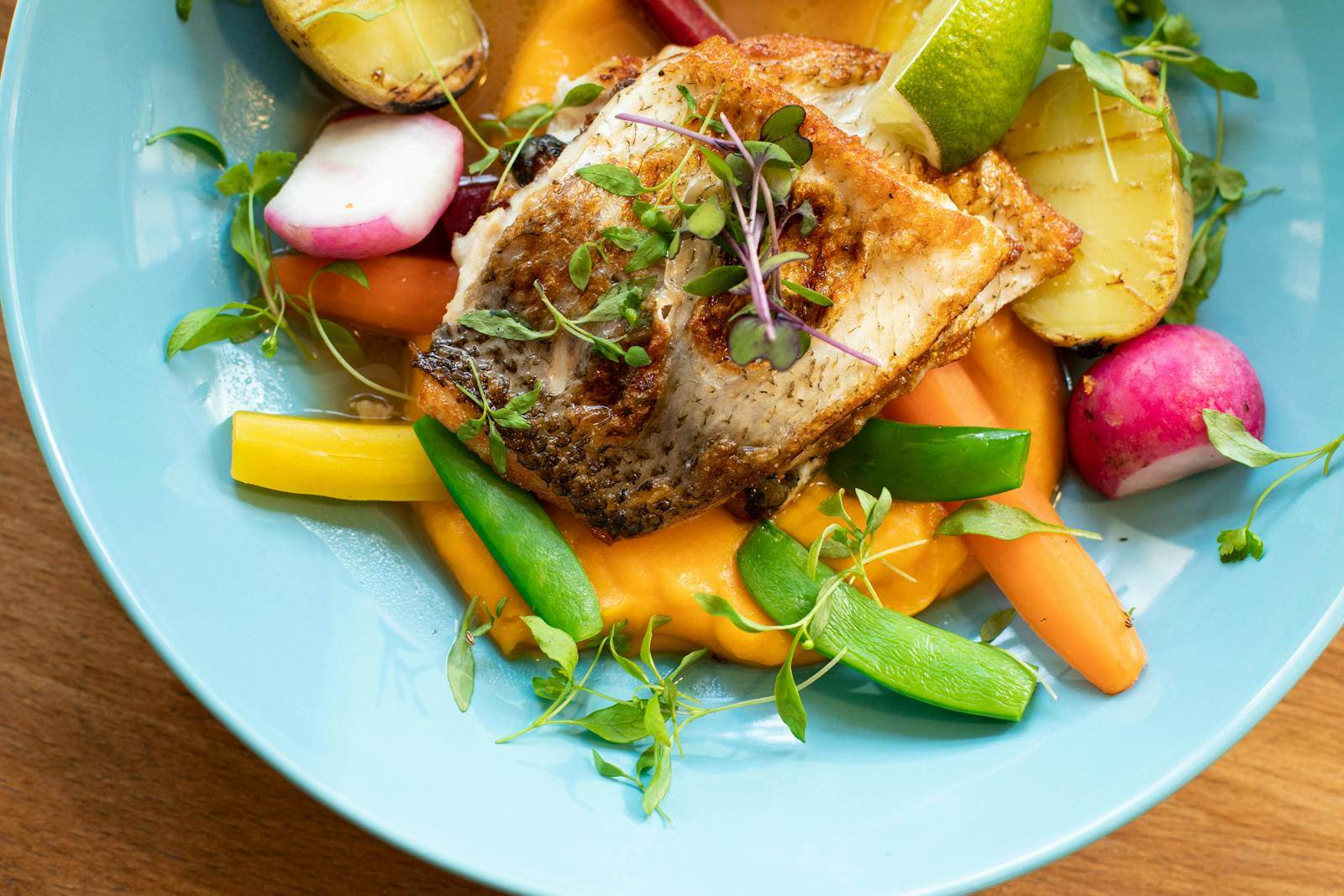 pexels-valeriya-1516415