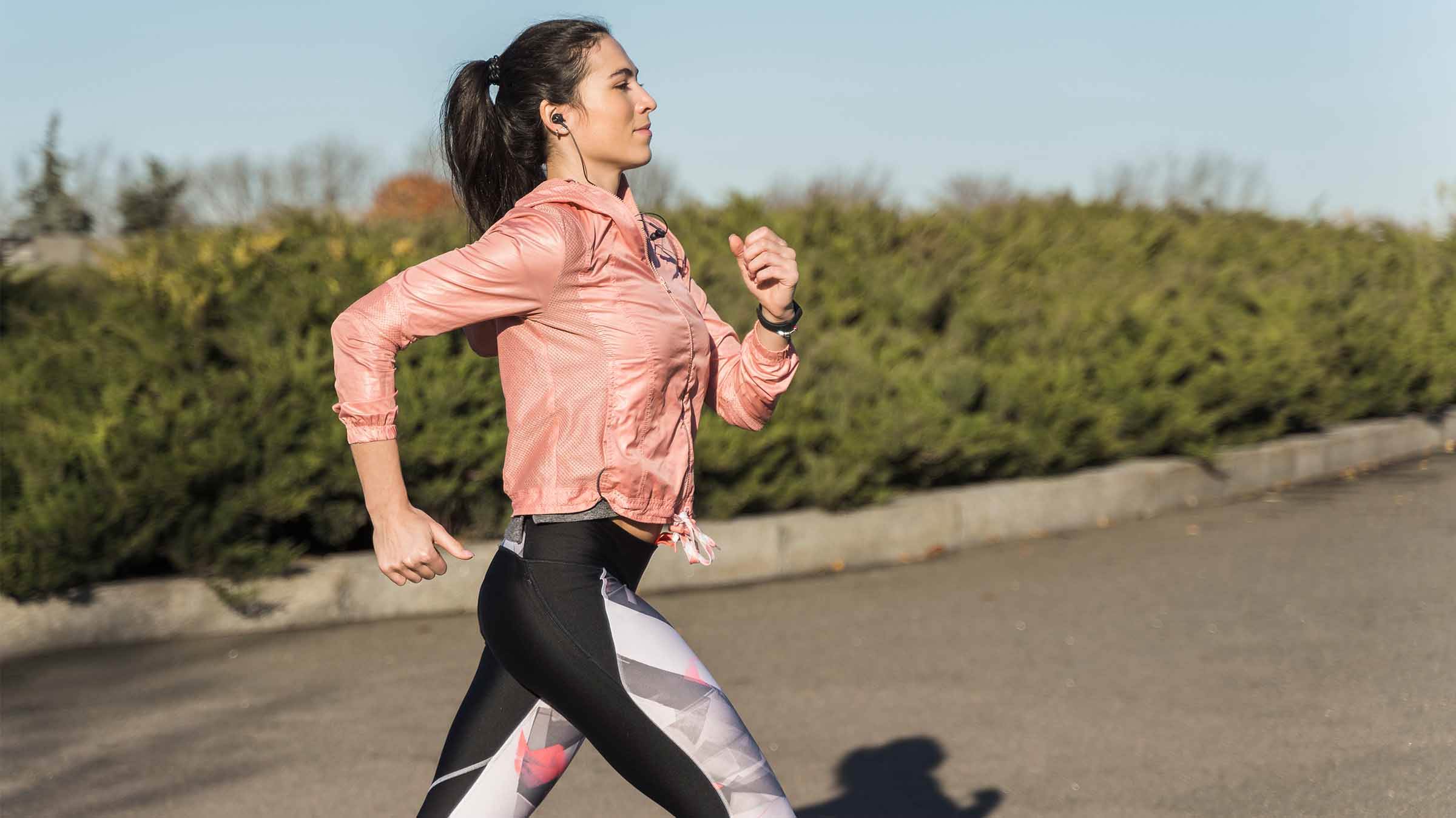 「PP塑崩打卡褲」就會驅動「打卡」機制、促進循環率，像是體內從走路變成小跑步的代謝率。（圖／PP石墨烯提供）