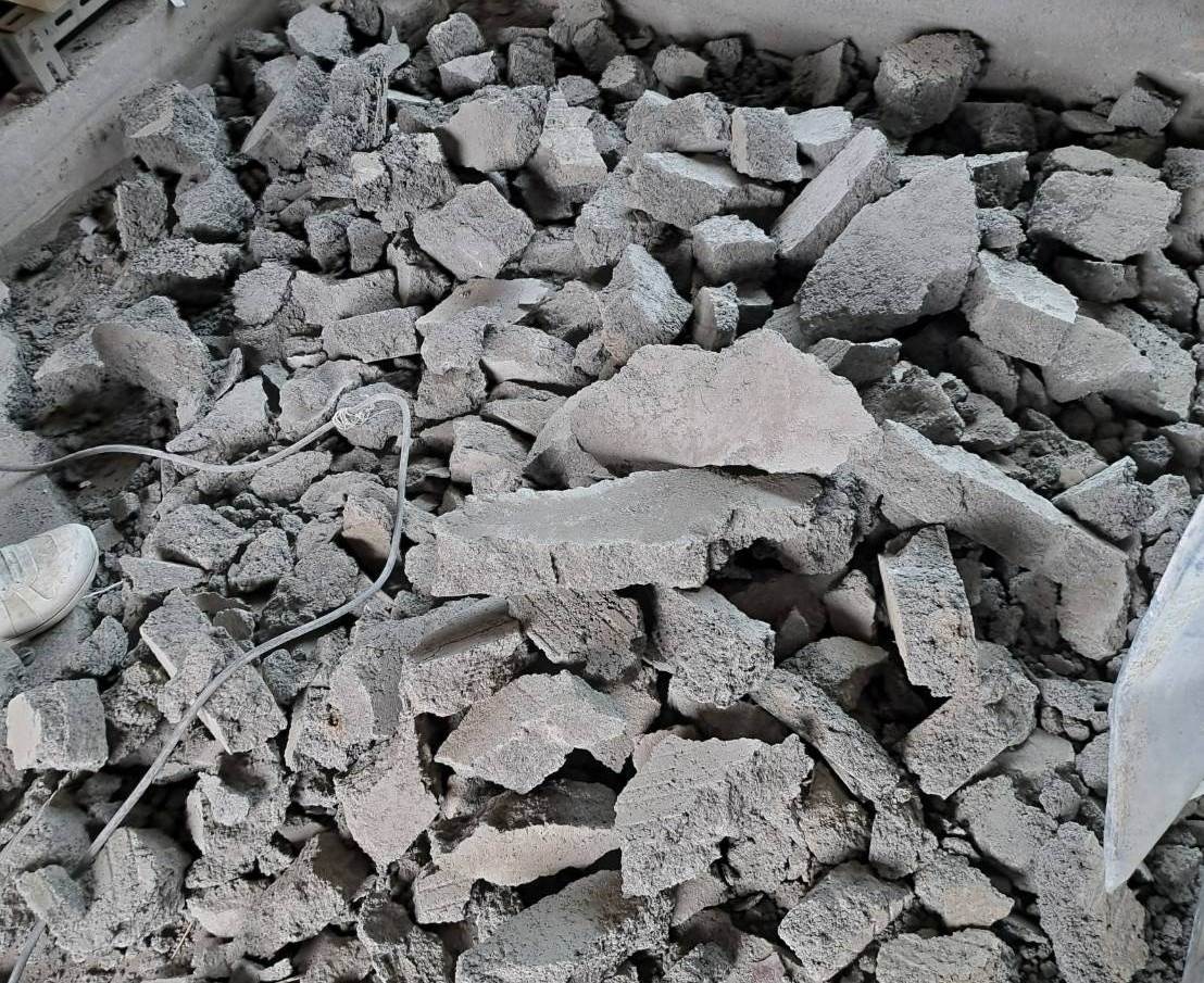 地坪打掉。（圖／工地主任提供）