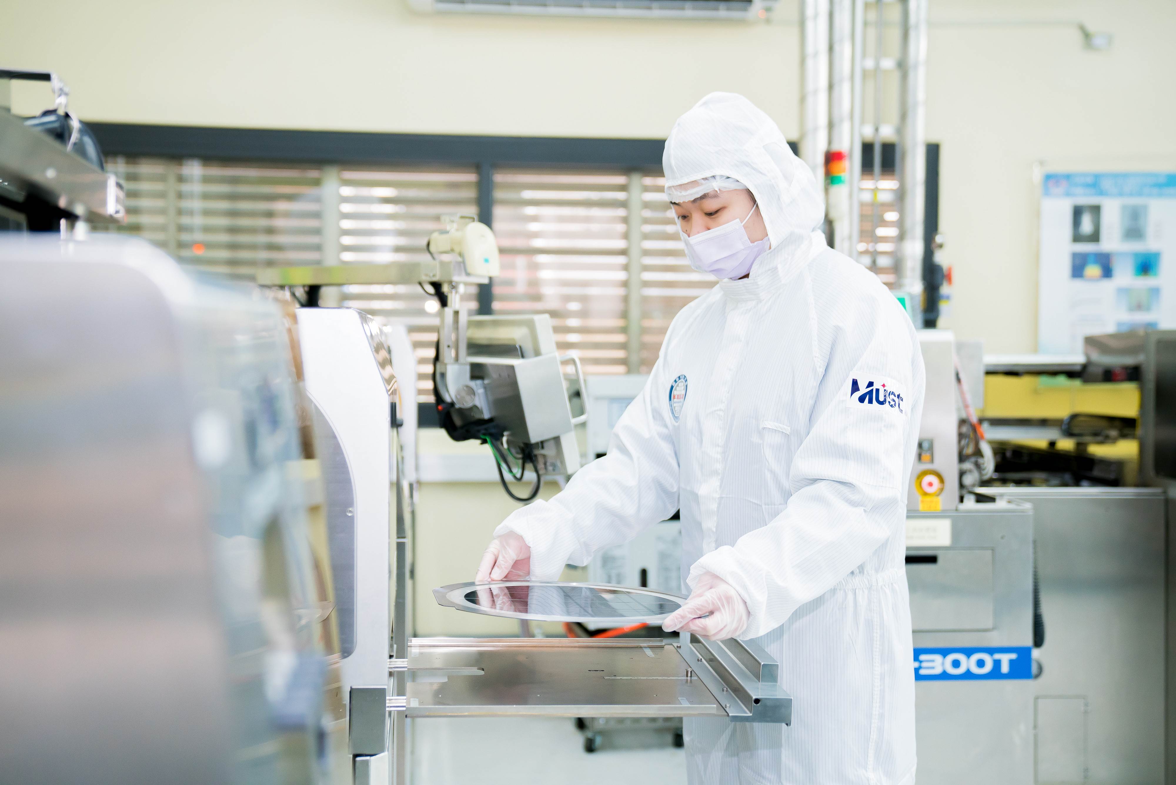 明新科大電子系「封裝測試產業精英專班」打造產學接軌的百萬年薪之路。（圖／明新科大提供）