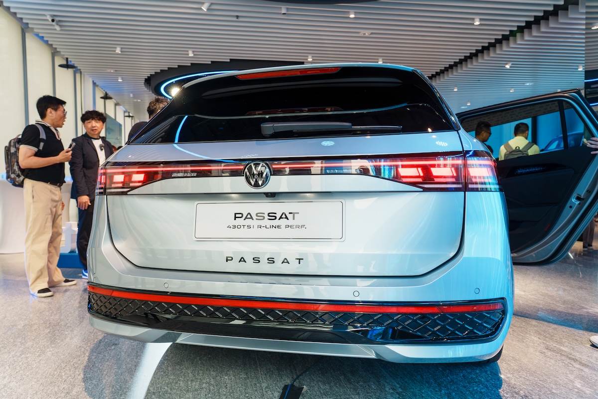 車尾嵌入LED 3D幾何序列式動態尾燈，加上流水前／後動態轉向指示燈。（圖／林昱丞攝影）