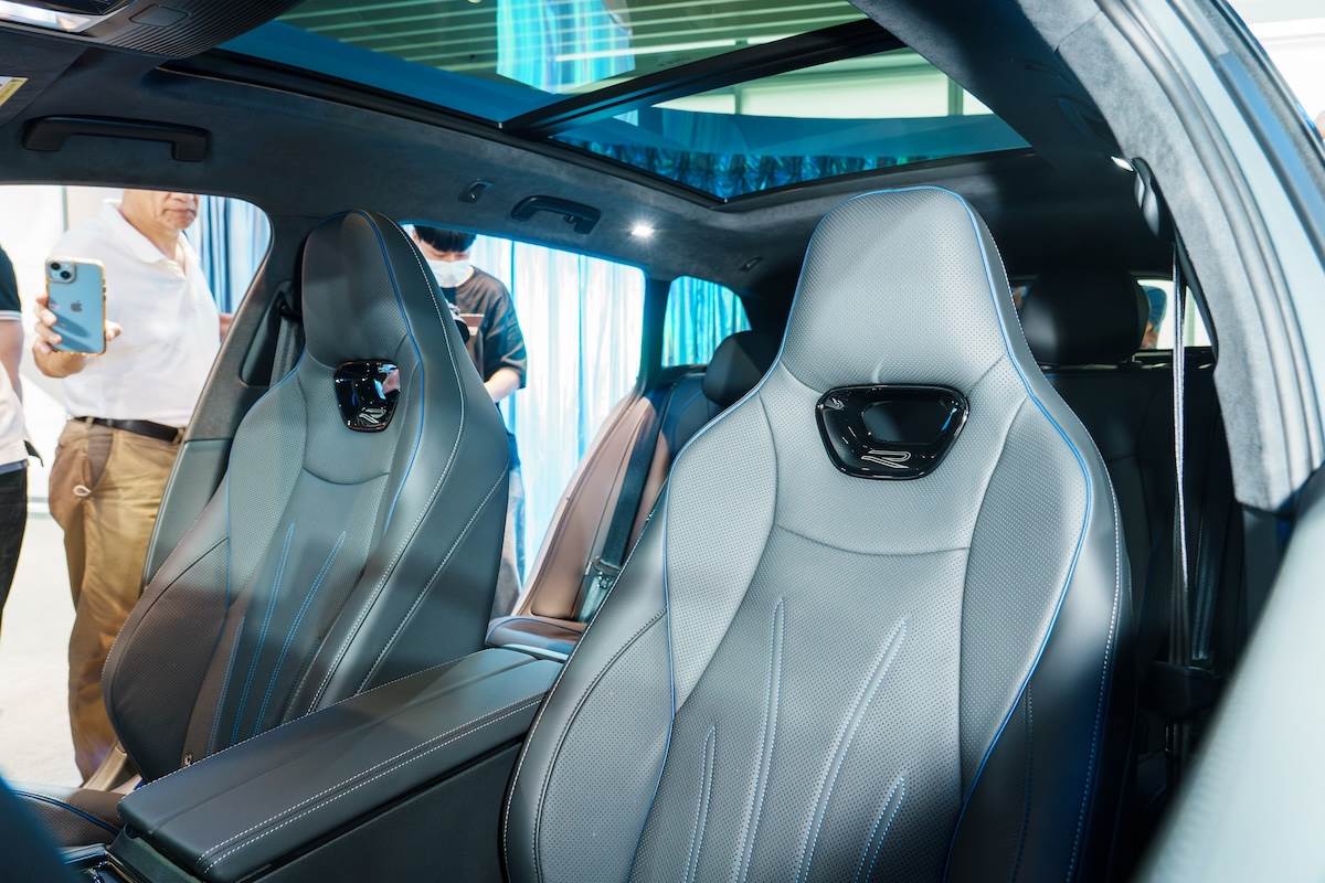 全新Passat首度在台導入雙前座氣動式紓壓按摩功能，ergoActive運動型真皮座椅內有10顆獨立按摩氣囊。（圖／林昱丞攝影）