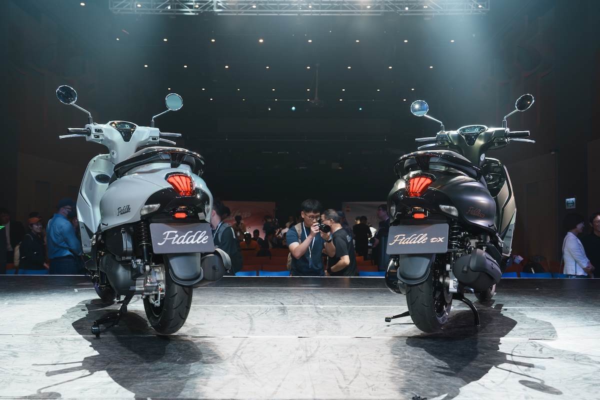 「弦光LED尾燈」與「弦浮LED定位燈」相呼應，搭配流線的車身線條，重新塑造Fiddle車系。（圖／林昱丞攝影）