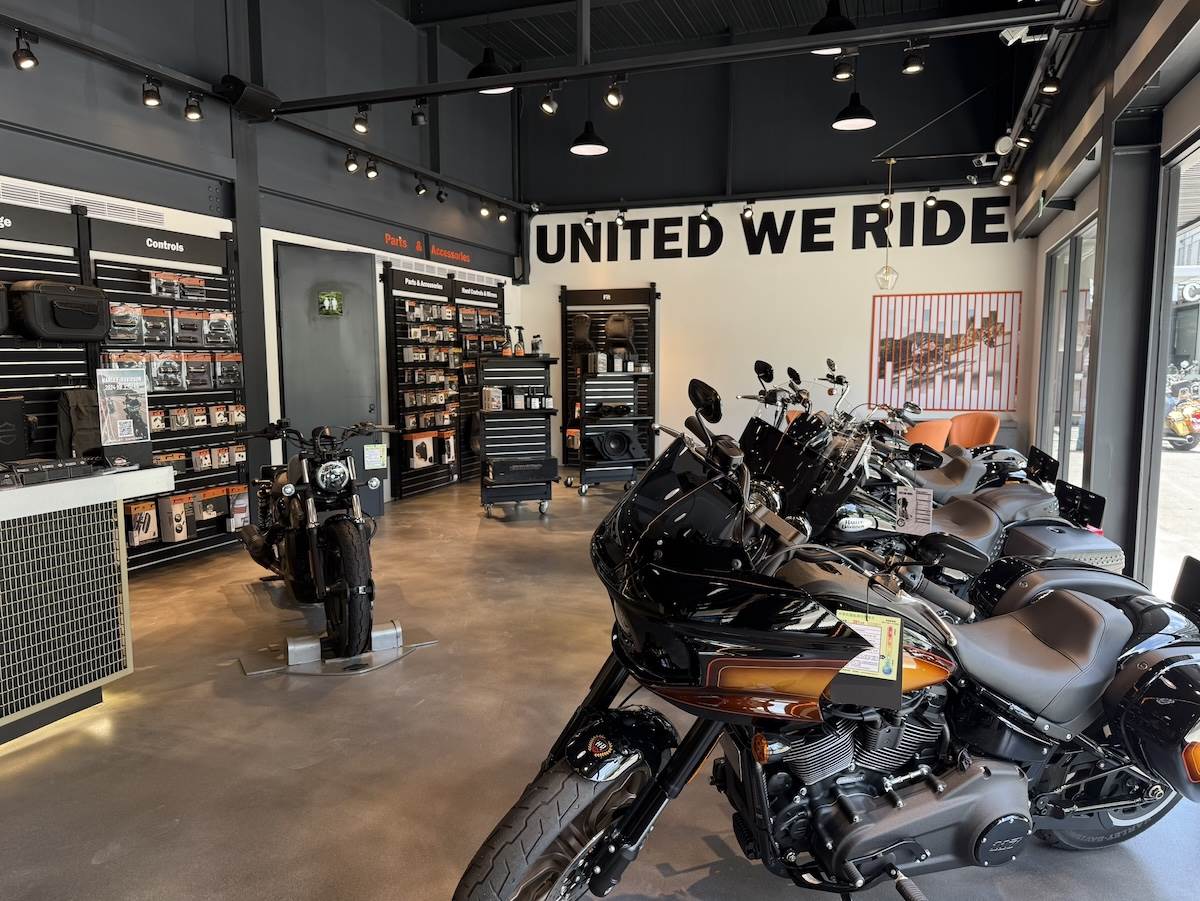 作為Harley-Davidson全球最新零售展示標準，運用「United We Ride」精神下對騎士社群的深層連結。（圖／太古鼎翰提供）