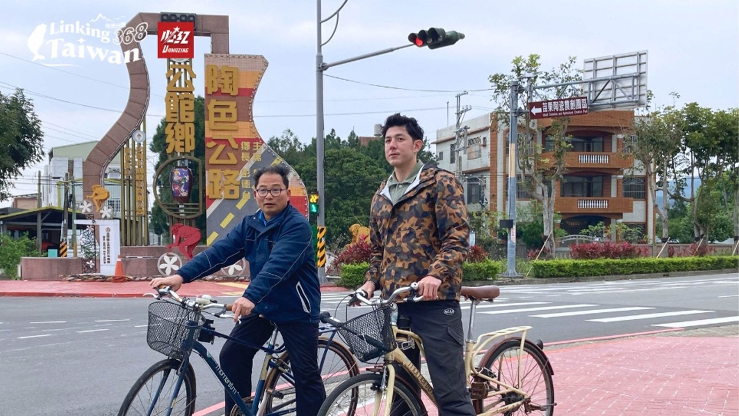 國際自由車環台公路大賽中的其中一站--浪漫台三線站貫串竹苗中三線市14客庄，最有亮點的莫過於這一段陶色公路，結合陶藝與農田景觀，在這裡絕對能盡情享受時速二十公里的風景。（圖／《恁去台灣》提供）