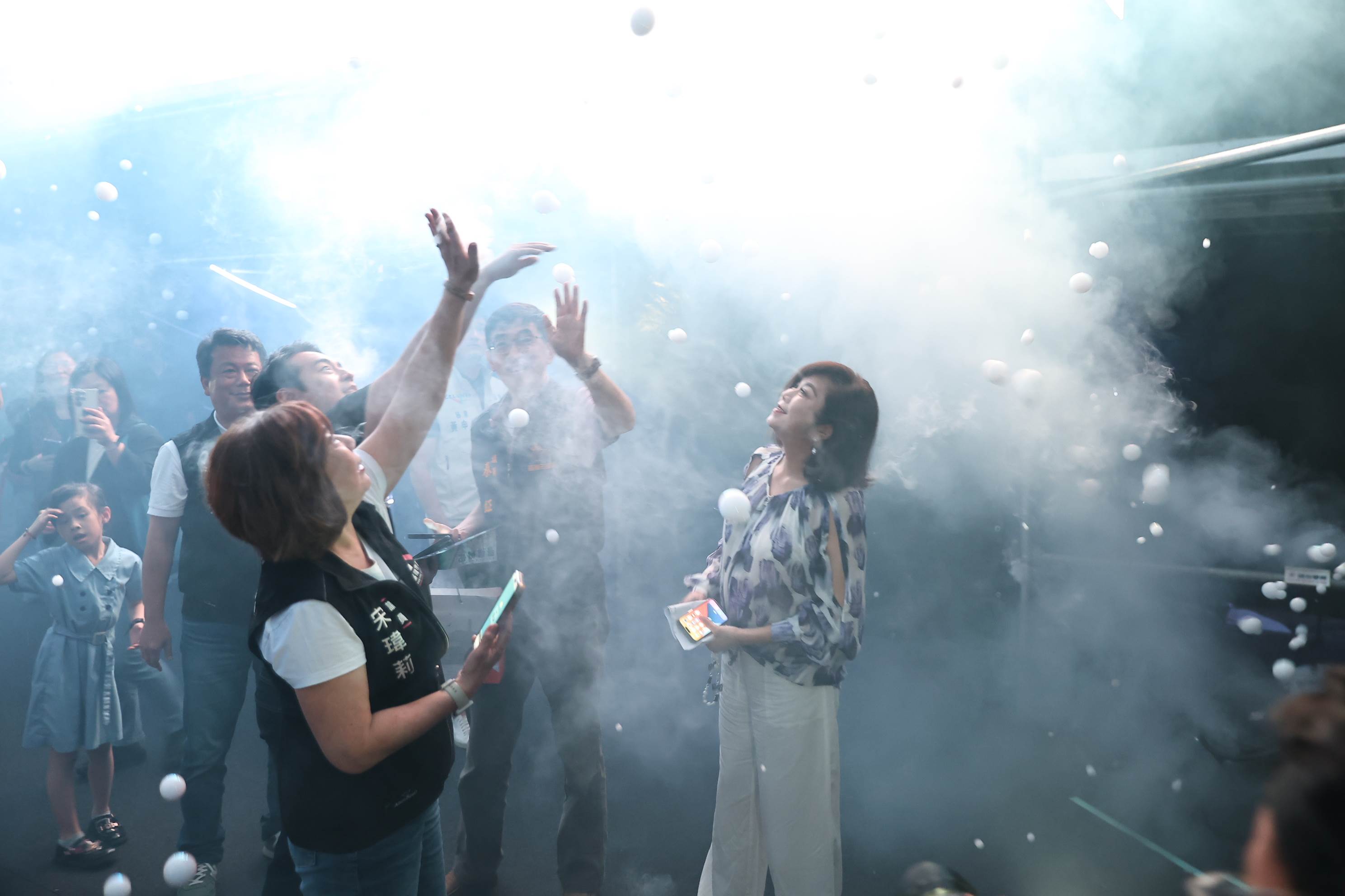 本次展演由大型互動裝置「嶼海方舟」與定時<a href='/search/tags/燈光秀/' target='_blank'>燈光秀</a>「嶼光共舞」共同構成,透過光影藝術與互動科技,營造充滿想像力與參與感的體驗空間。(圖/基隆市政府提供)