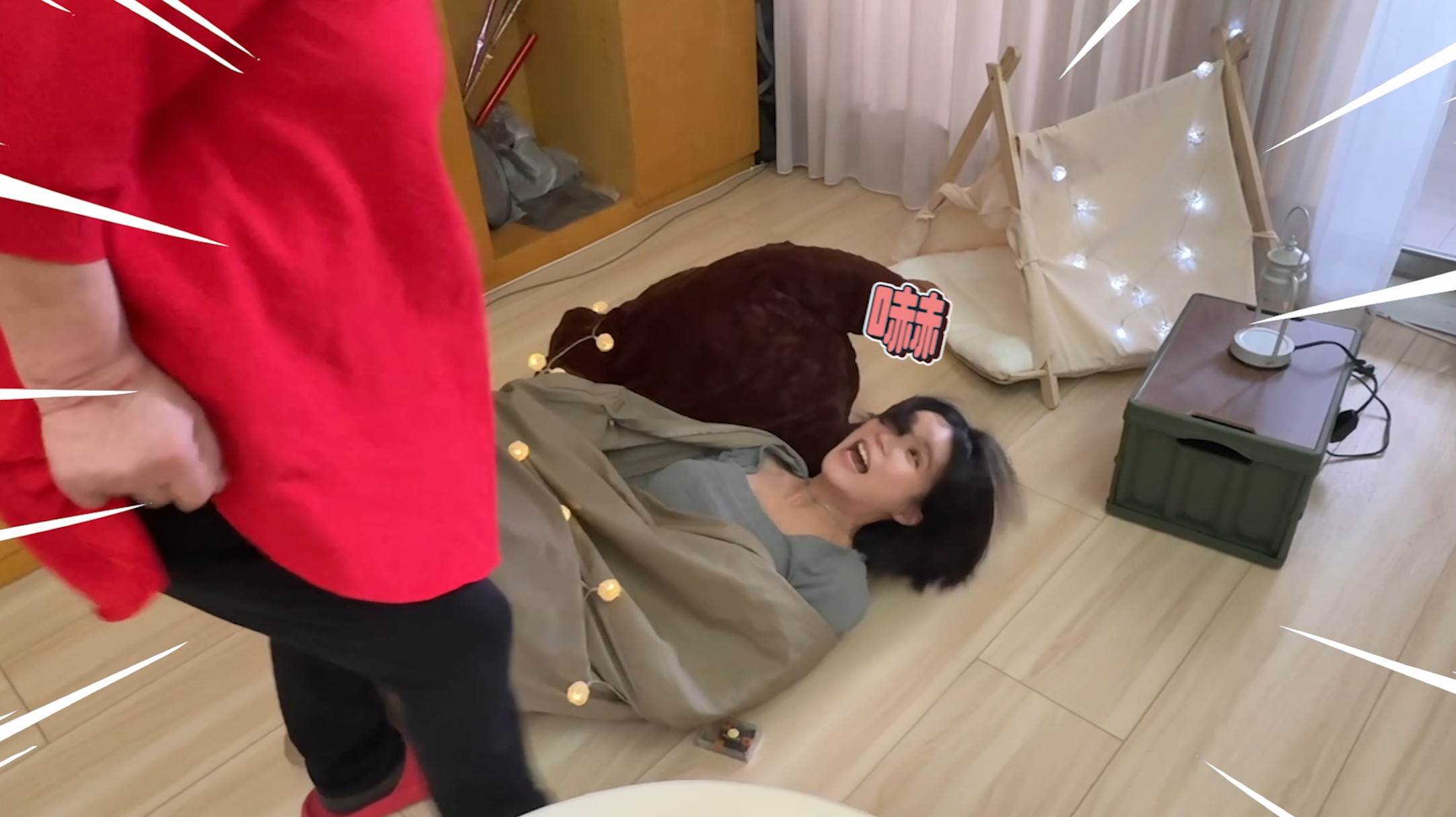 技安在倒數3秒後彈出，阿嬤瞬間嚇到退避三舍。（圖／翻攝技安YT）