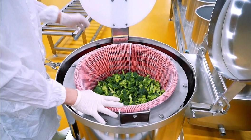 ▲清洗後進行離心脫水處理,避免水分影響保存。