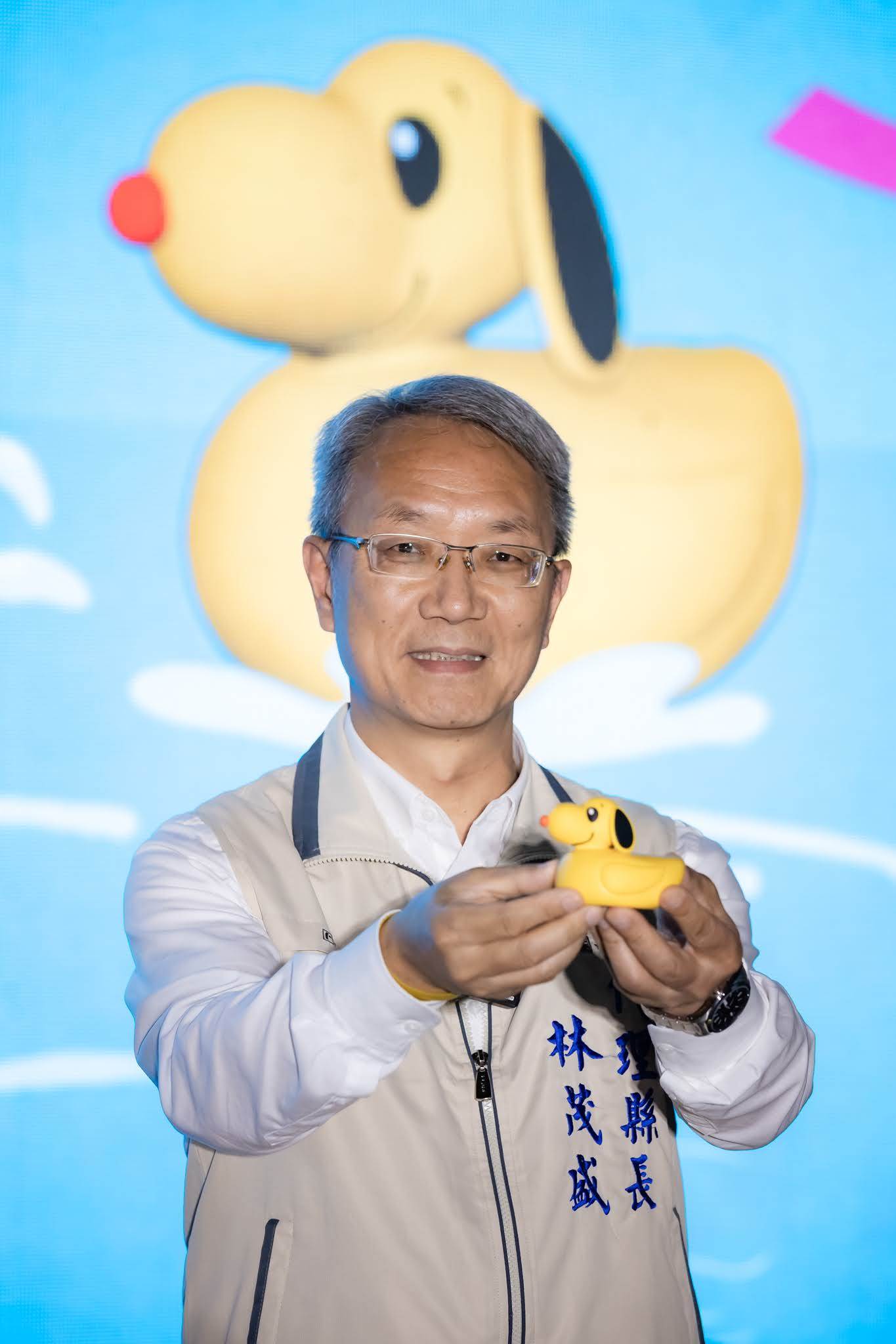 荷蘭藝術家<a href='/search/tags/弗洛倫泰因·霍夫/' target='_blank'>弗洛倫泰因·霍夫</a>曼最新創作「史努比鴨」今在宜蘭國際童玩藝術節記者會首度曝光，呆萌外型吸引全場目光。（圖／業者提供）