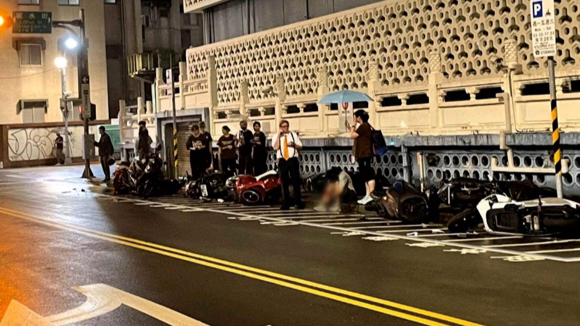 永康撞13車0600-1