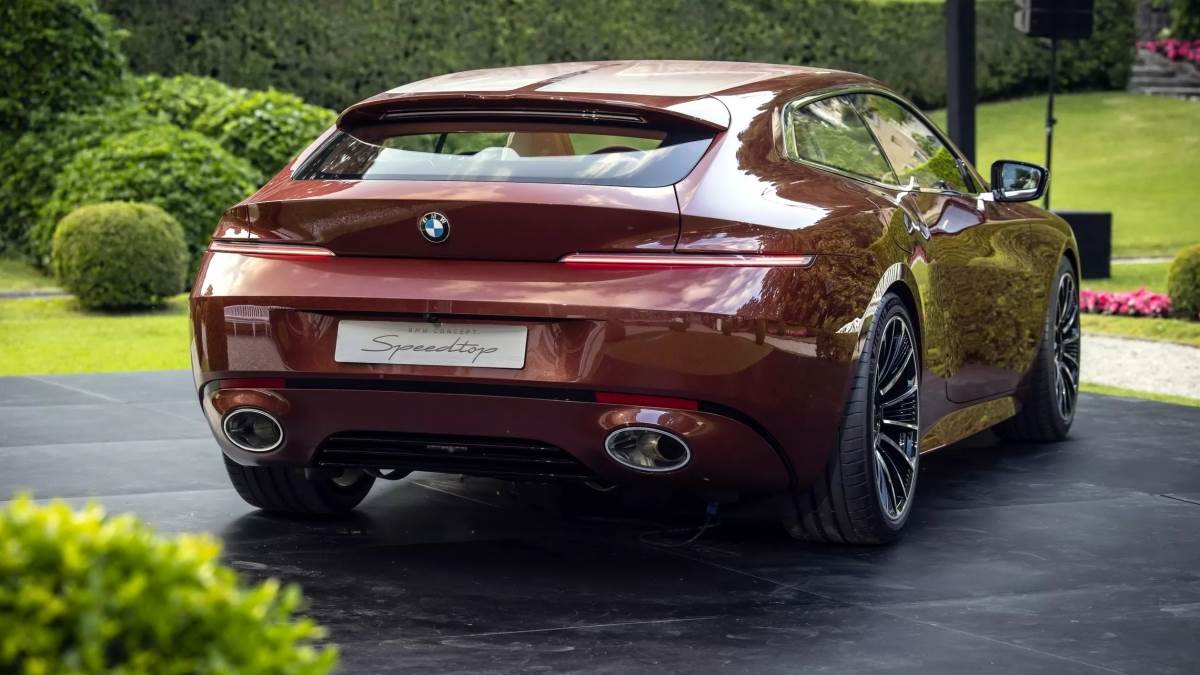 車尾採用細長的尾燈設計，加上大型橢圓排氣尾關相當吸睛。（圖／寶馬提供）