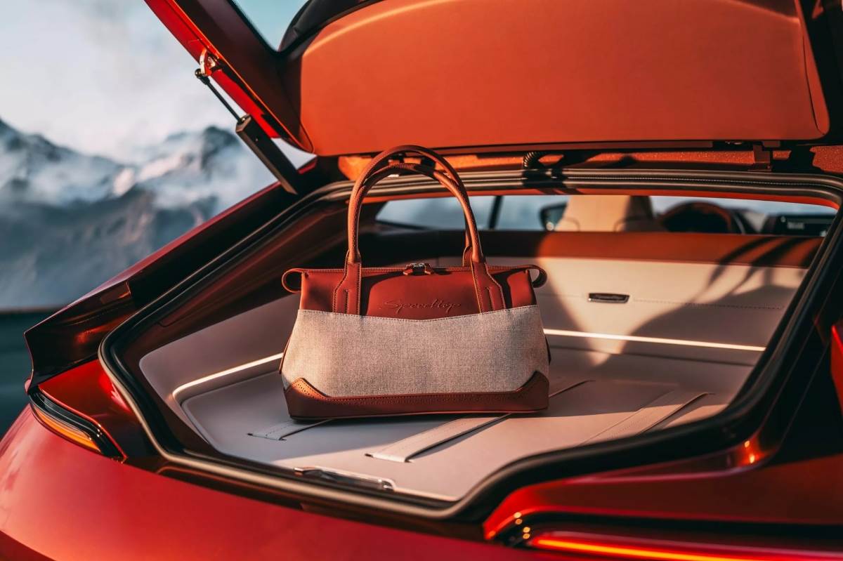 車輛配置專屬義大利Schedoni量身打造的行李箱，展現獵跑出遊特色。（圖／寶馬提供）
