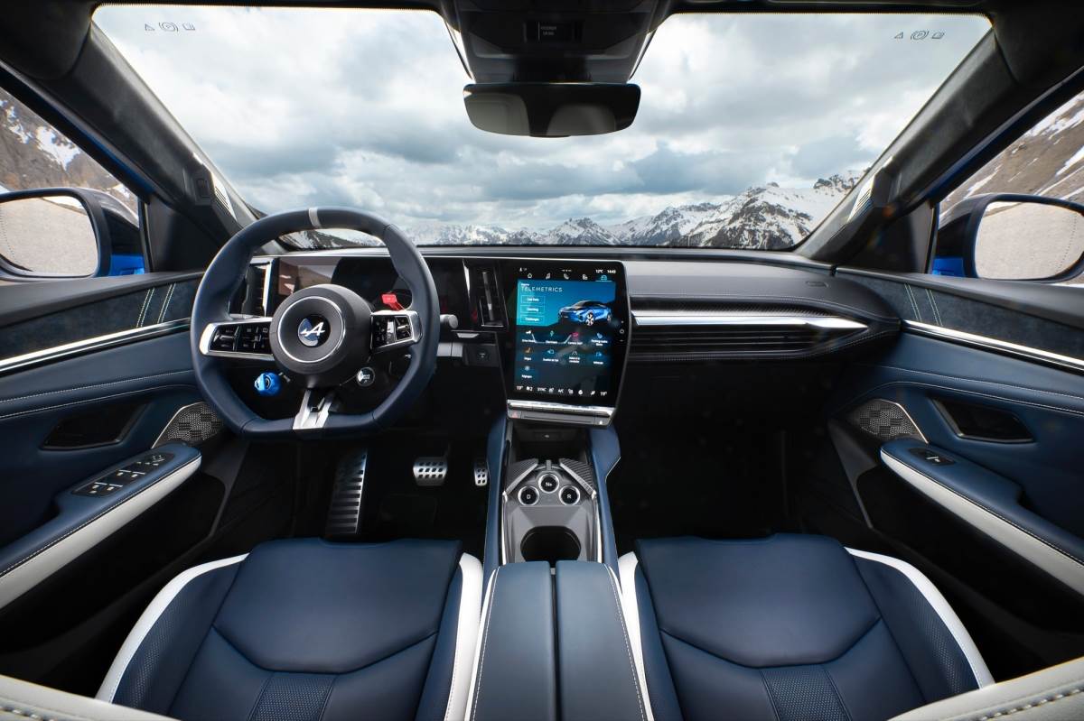 車內擁有12.3吋數位儀表以及直立式的12吋中控螢幕，讓整體的科技體驗更好。（圖／Alpine提供）