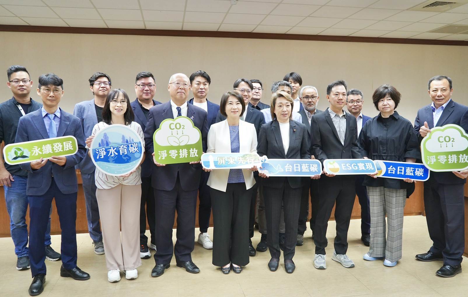 屏東縣長周春米(左)與日本參議員橋本聖子(右)會見合影。(圖/屏東縣政府提供)