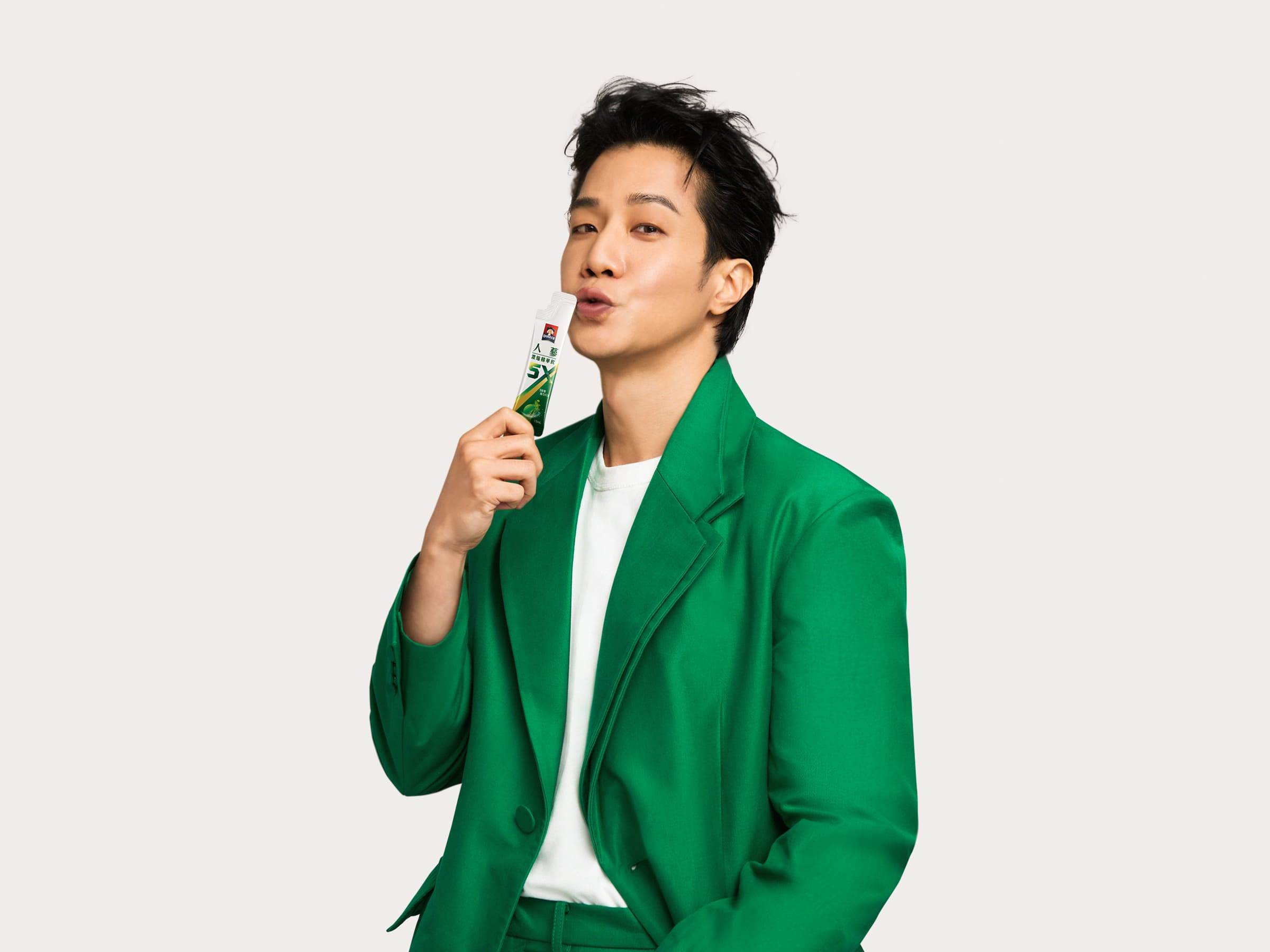 薛仕凌透過自己斜槓多領域，無懼挑戰的親身故事，號召年輕人拿出底氣，走出屬於自己的無限可能！（圖／桂格提供）