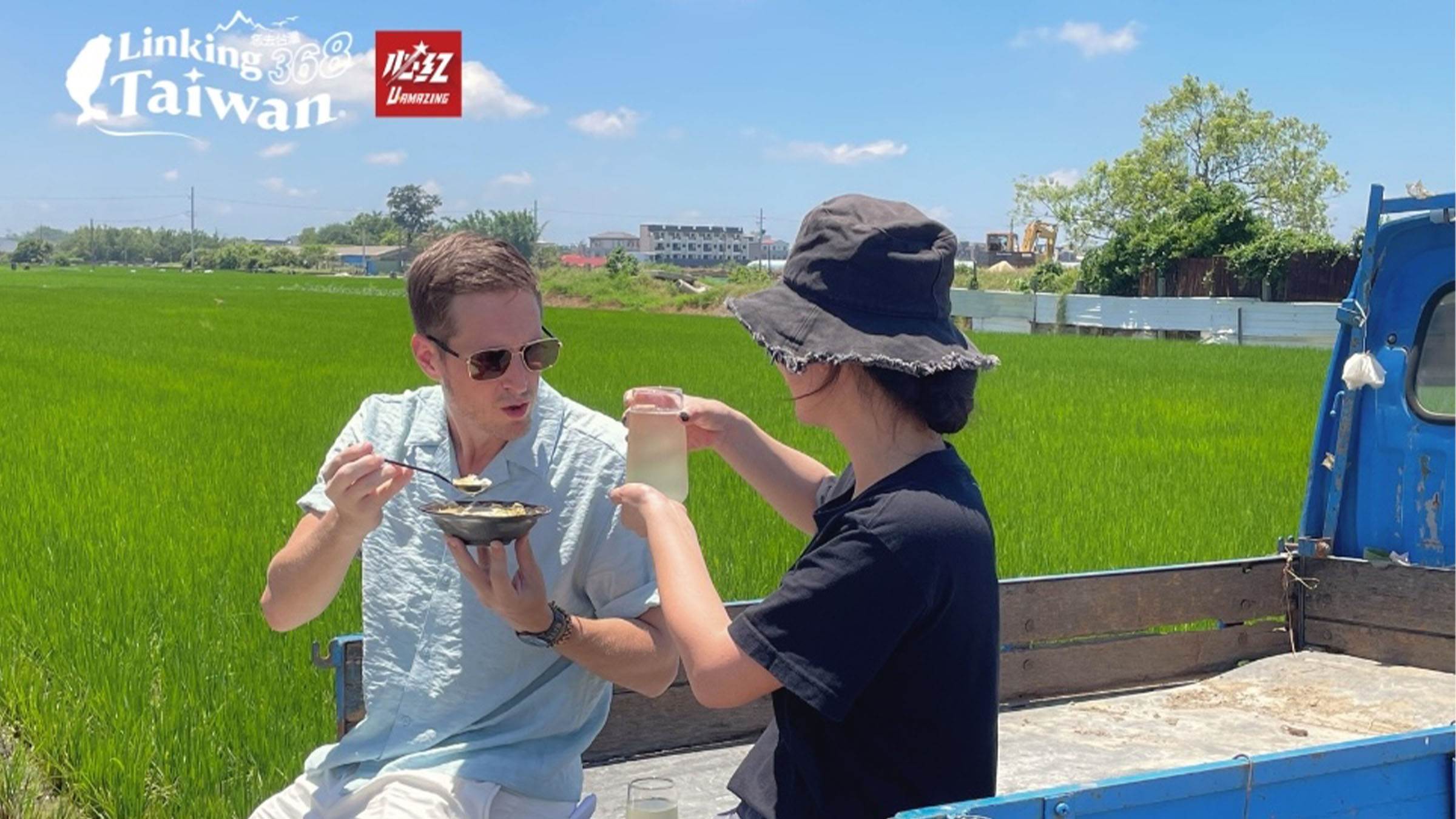 筑萱妹妹不只帶我們參觀蘆筍田，還貼心準備了蘆筍凍豆花和蘆筍汁消消暑，和大家一起分享在地滋味！（圖／《Linking 368 Taiwan 恁去台灣》提供）