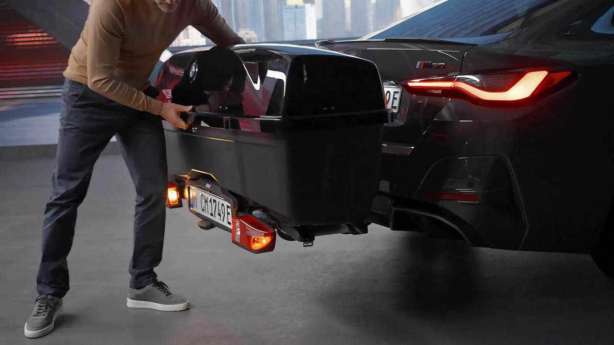 該行李箱可以上鎖,確保內容物品較不易被偷。(圖/BMW提供)