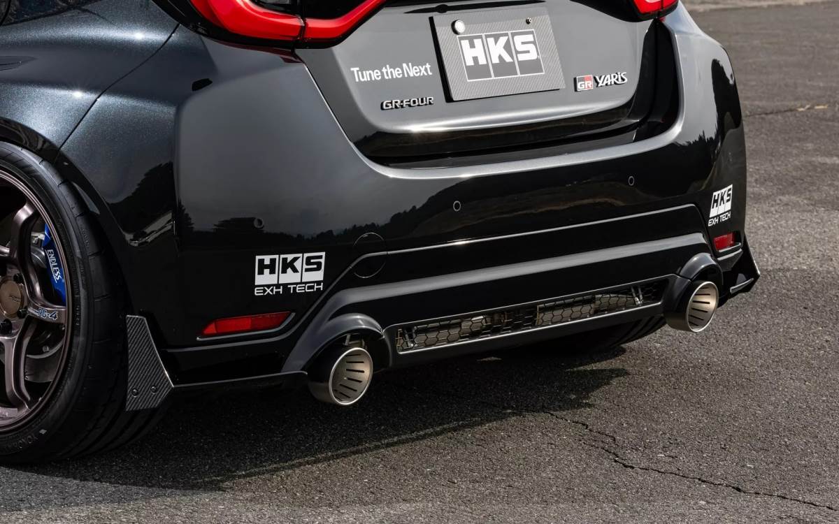 保桿兩側擁有特殊空力套件，可以減少車輛渦流產生。（圖／HKS提供）