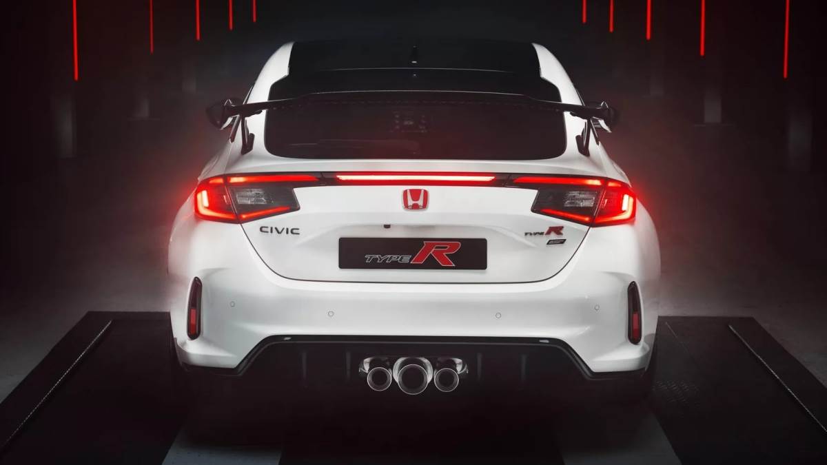 車輛尾翼採用碳纖維材料製作，富有強大的侵略性。（圖／本田提供）