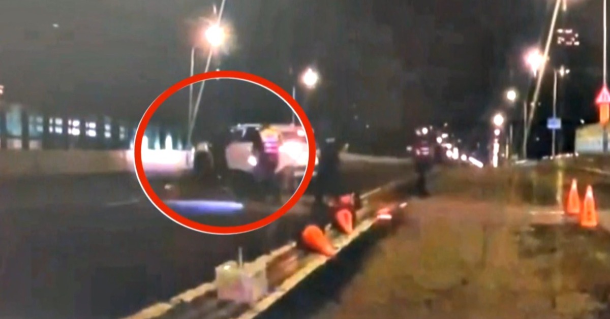 今（6）日凌晨12點半，北市大安員警執行路檢時，一名通緝犯拒檢竟衝撞員警。（圖／東森新聞）