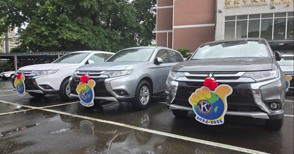 同濟會捐贈7部轎車。（圖／記者游承霖攝影）