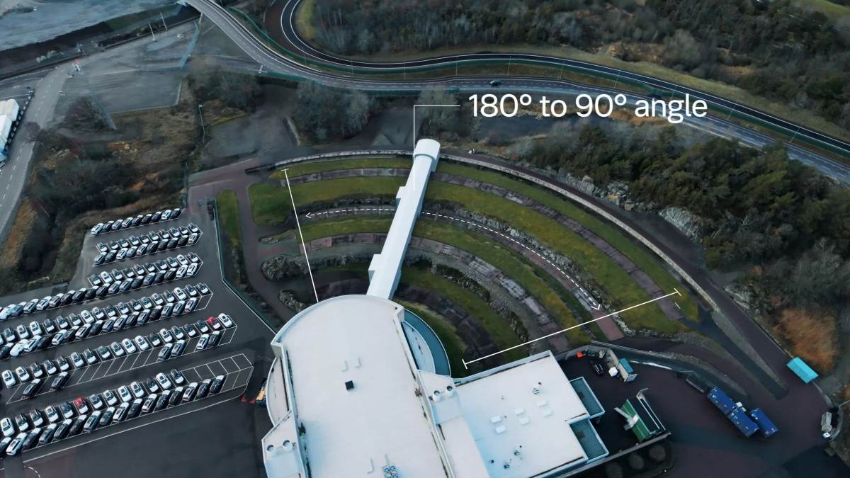 Volvo的測試中心擁有許多最新的設備，其中包含了可以移動的加速車道。（圖／Volvo提供）