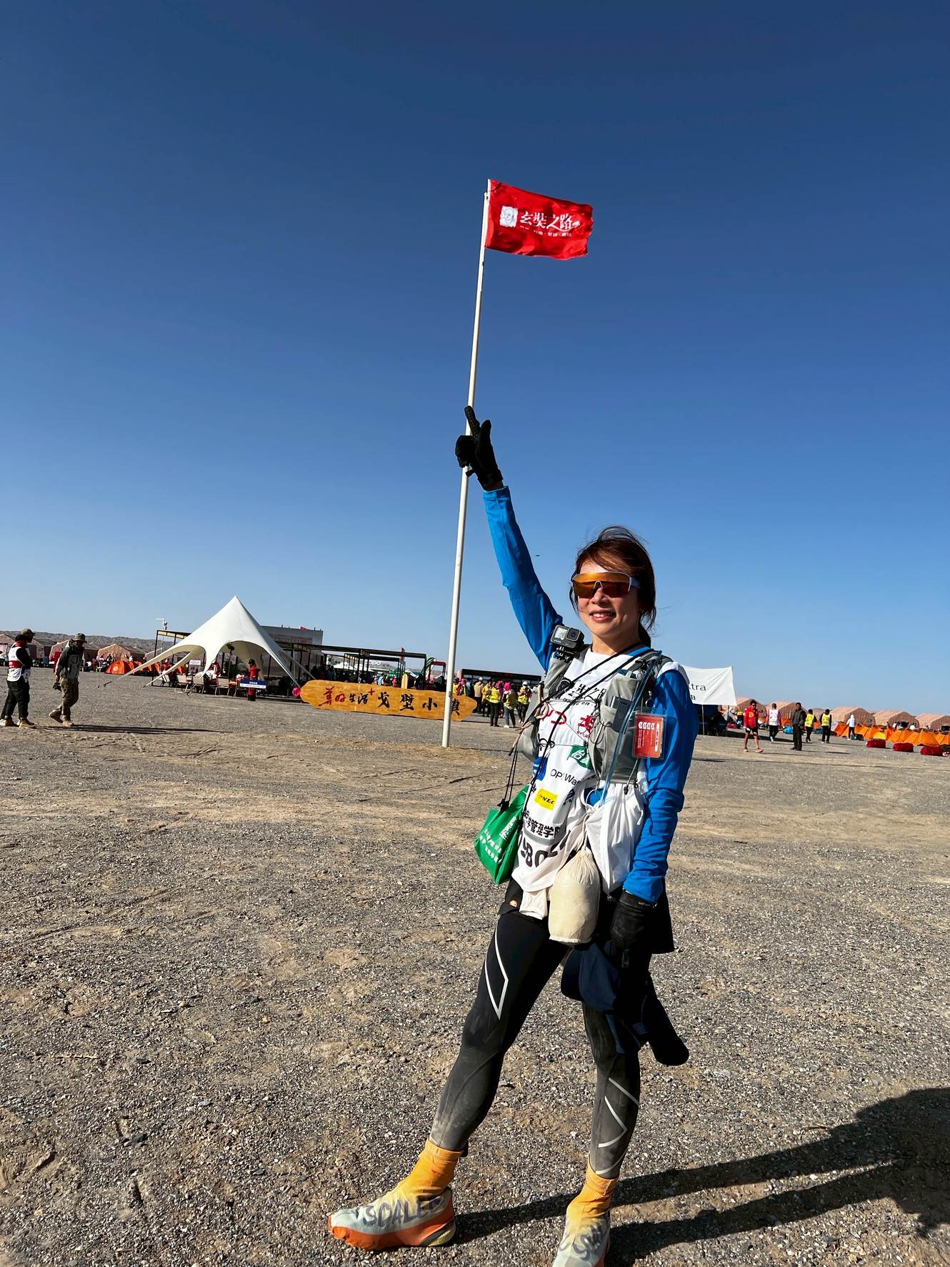 簡稱「戈賽」的玄奘之路戈壁挑戰賽是以全球著名商學院為參賽主體的分段多日戈壁荒漠耐力賽，路永佳經歷長達一年重塑自我的訓練過程中，也有深刻的體悟。（圖／路永佳提供）