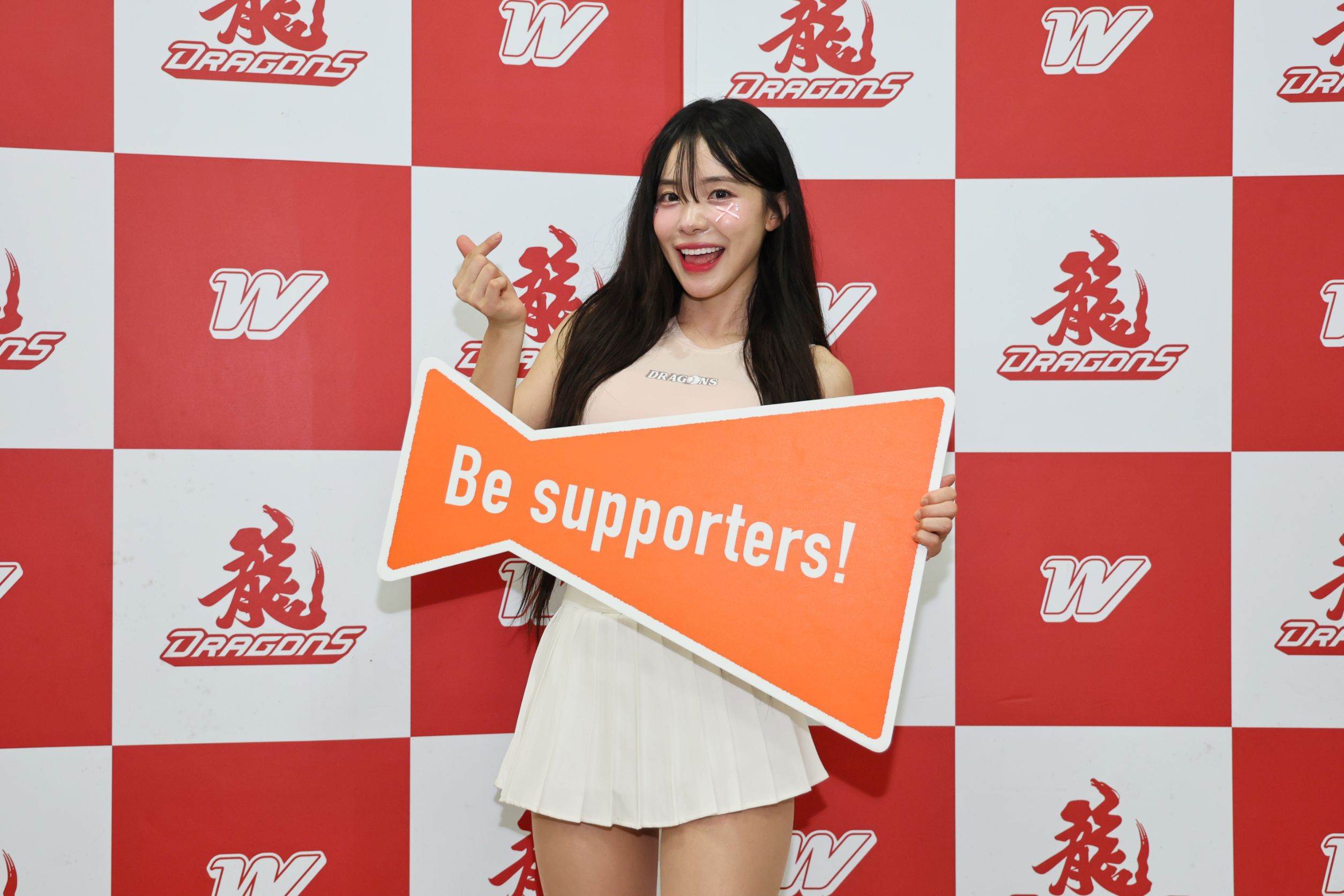 (2)圖說:味全龍最高人氣的啦啦隊長李多慧今年夏天也將加入「Be supporters! 」計畫,親自走訪長照機構。