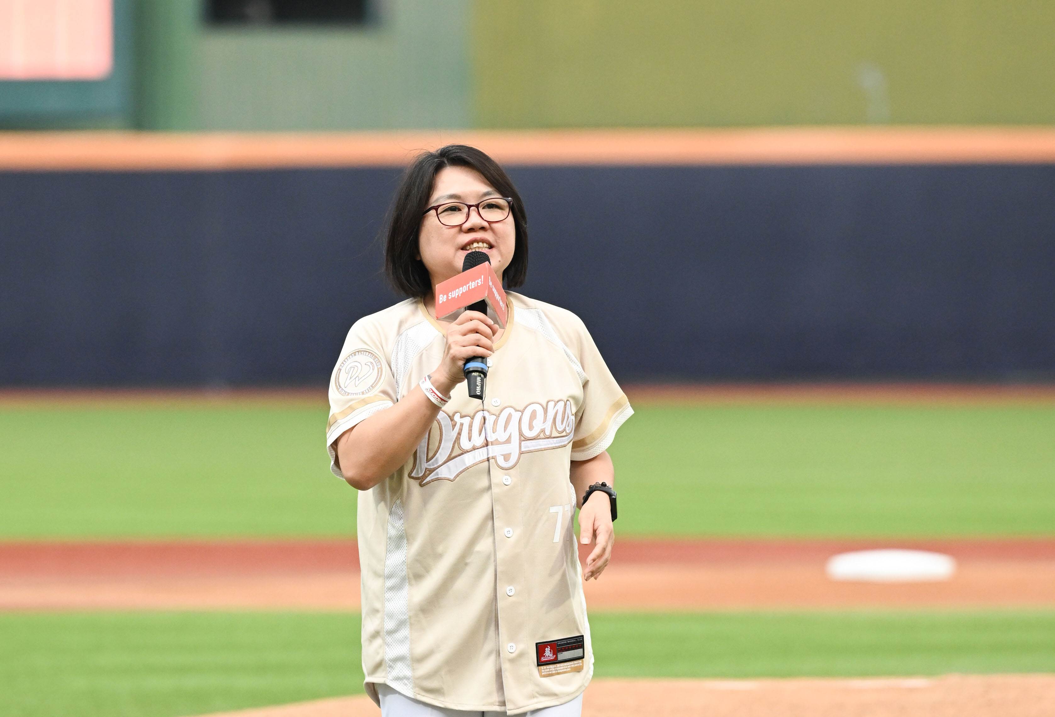 (5)圖說:台北市社會局局長姚淑文到場響應,表示台北市人口老化速度快於全國,完善的長者照顧體系有賴公私協力。