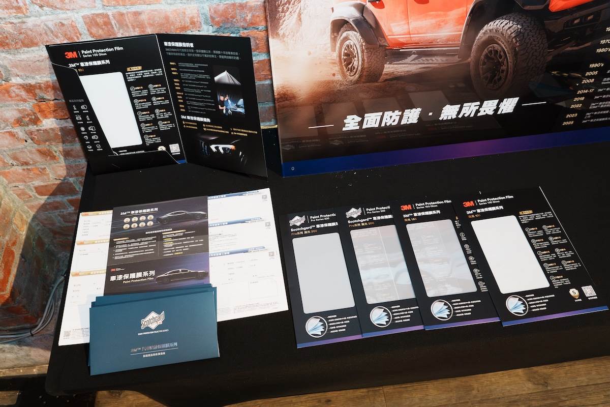 頂級的高光200系列具卓越防護力與極致質感光澤，提供亮面及消光選擇，安裝後展現高亮光澤或拋光霧面的質感，且疏水抗污好維護。（圖／林昱丞攝影）