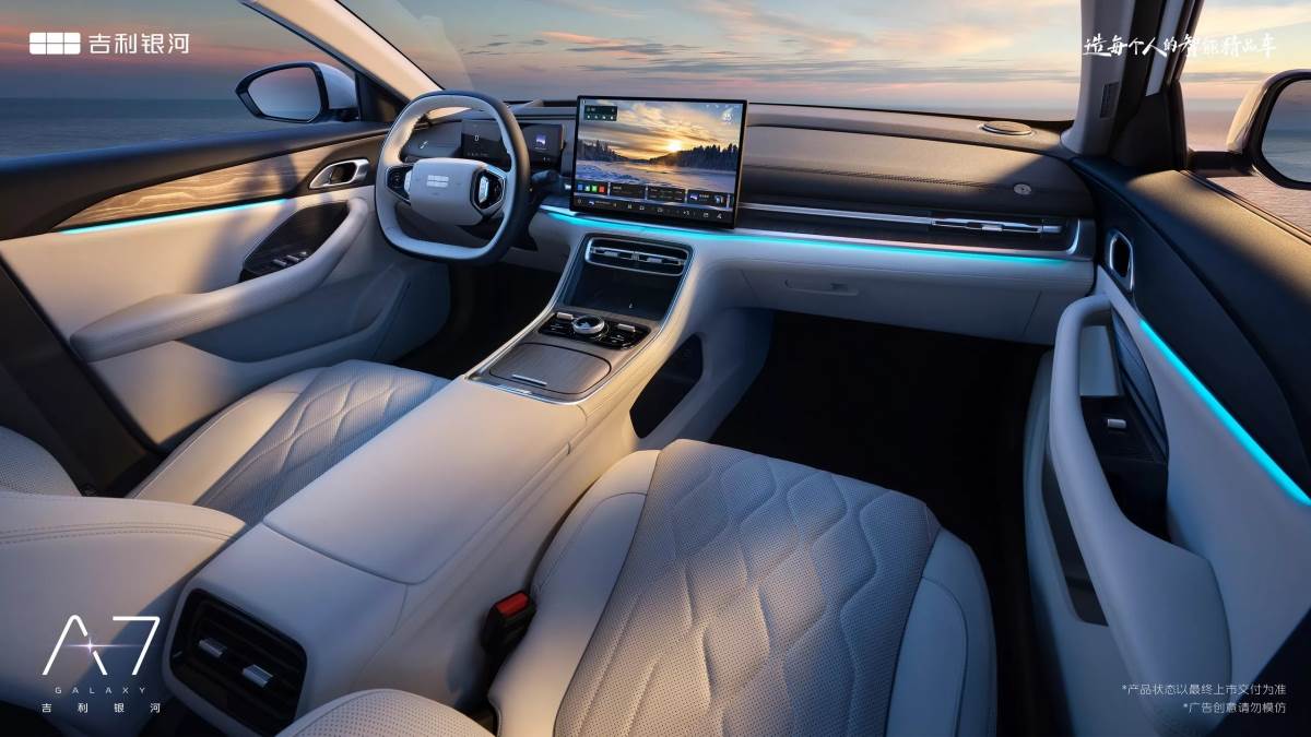 車內除了觸控螢幕之外，也有實體的旋鈕與按鍵，讓操作實用性大幅提升。（圖／吉利提供）