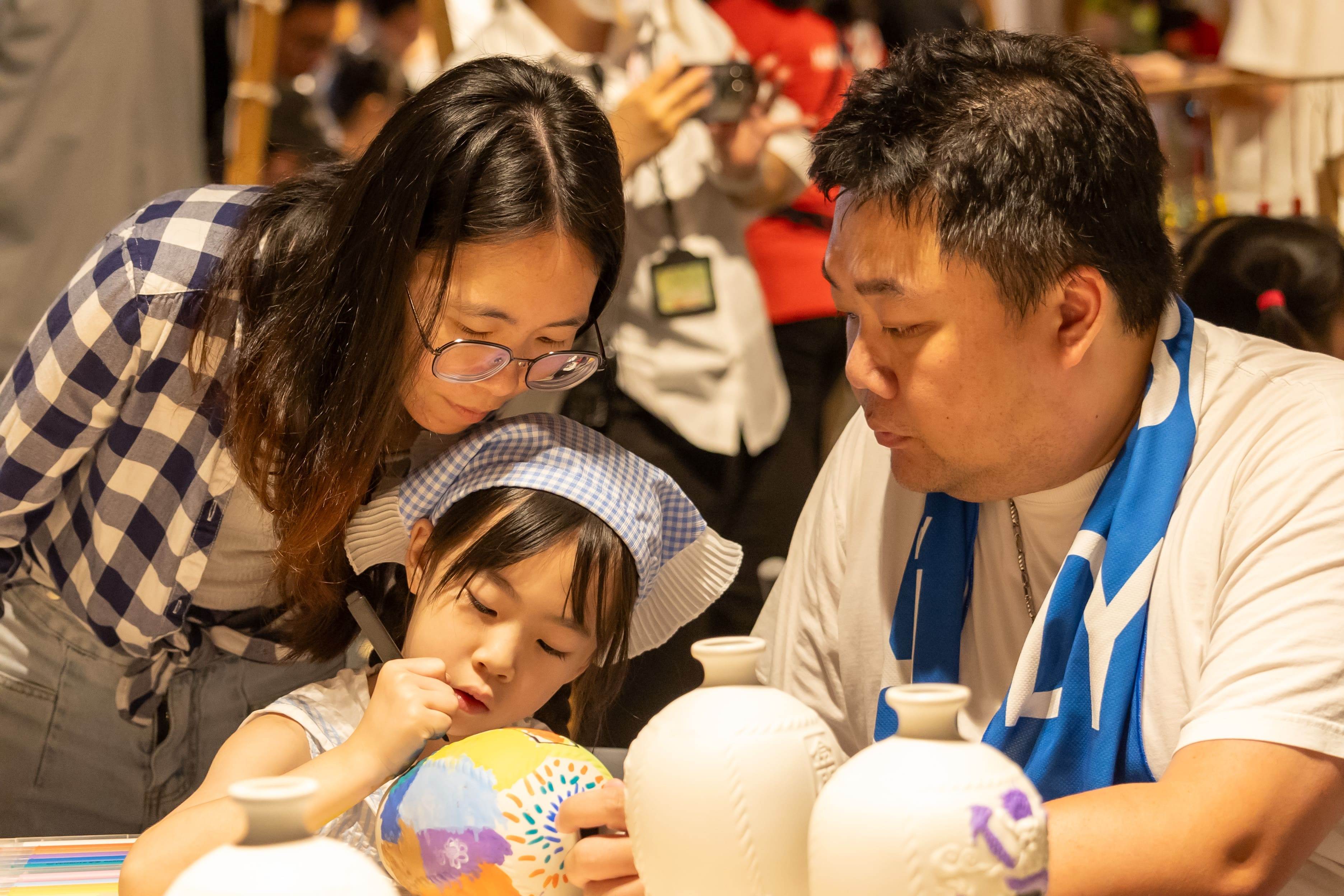 陶瓷手繪。（圖／金門縣政府提供）