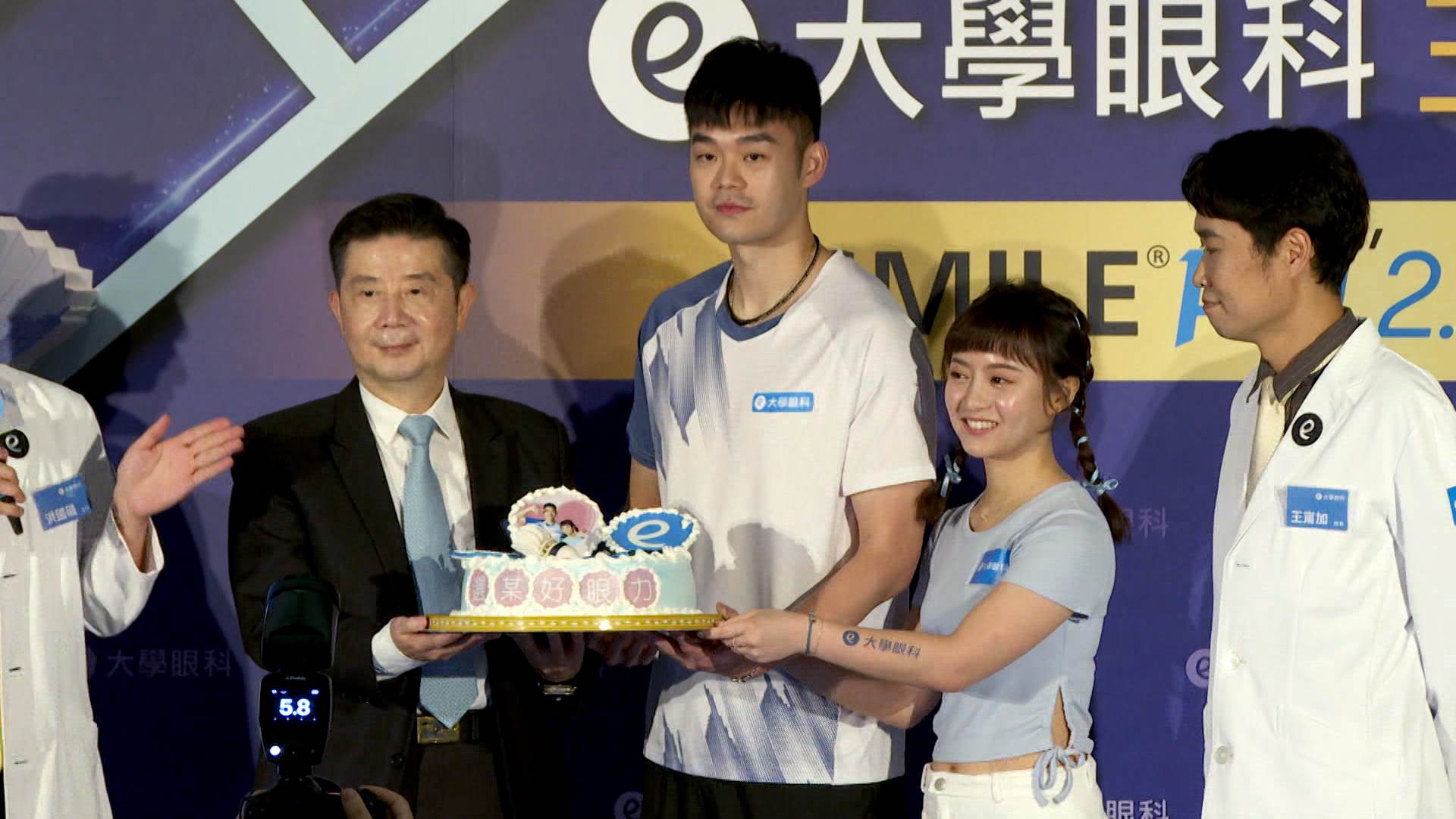 羽球金牌國手王齊麟跟陳詩媛都認為目前的微創近視雷射，技術已經相當成熟，不管在安全性或是術後穩定度都相當高。