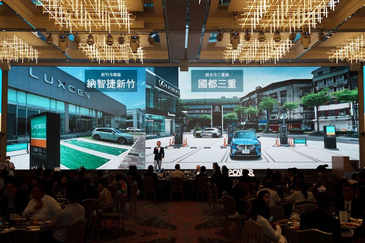 充電站與汽車品牌合作，雖設置於展示中心場域，但以全體電車為服務對象。（圖／林昱丞攝影）