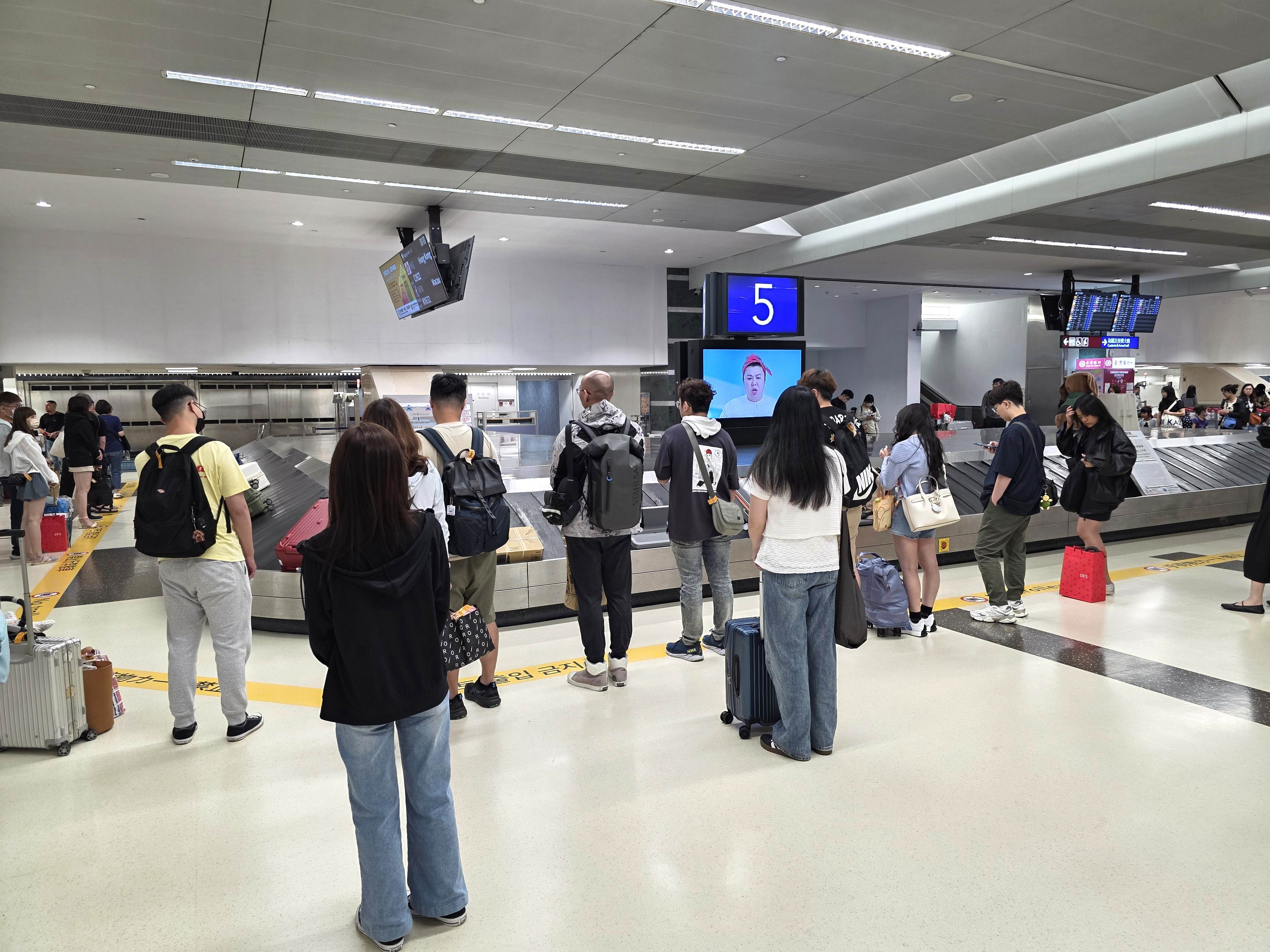 PP石墨烯打卡褲上市一個月內，從北到南皆可見到醒目的戶外看板與大型廣告，讓往來的旅客與通勤族對其留下深刻印象。（圖／PP石墨烯提供）