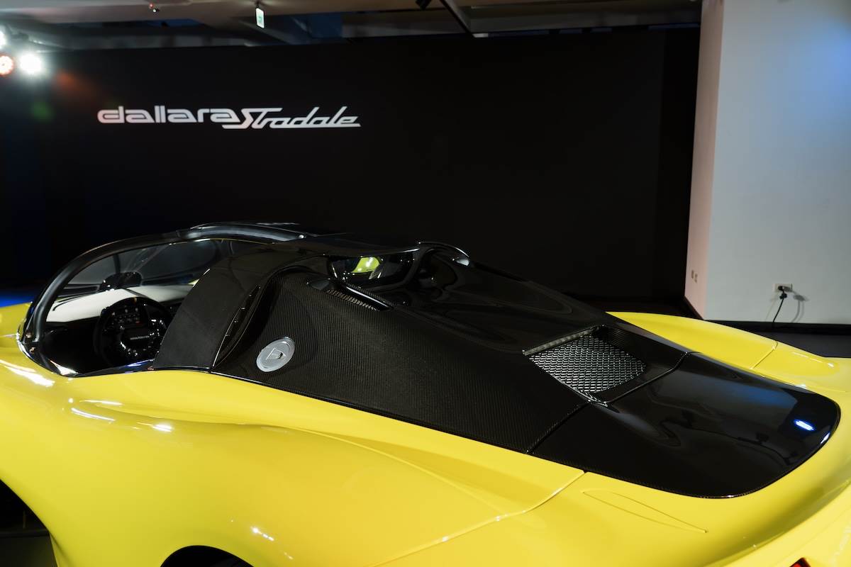 採用碳纖維單體式座艙與全車碳纖維外觀鈑件,實現僅855公斤的車身淨重。(圖/林昱丞攝影)