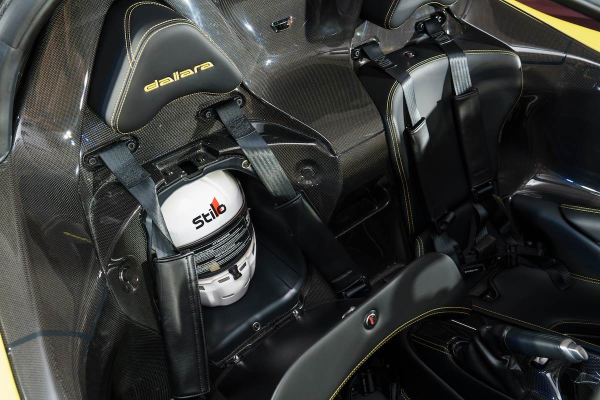 座椅後方式安全帽的專屬位置。(圖/林昱丞攝影)