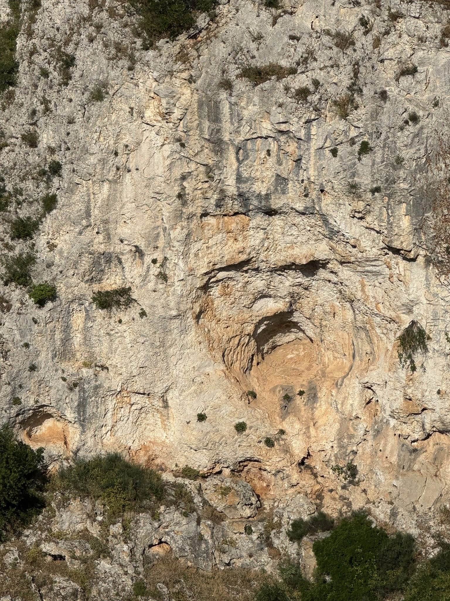 在 Ginosa岩壁上著名的「基督的哭泣」岩石。孫嘉蕊攝