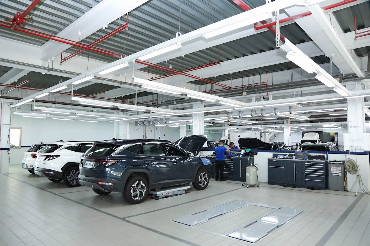 維修工位從原本4座增加至11座，提升維修與保養效率，縮短顧客等待時間。（圖／南陽實業提供）